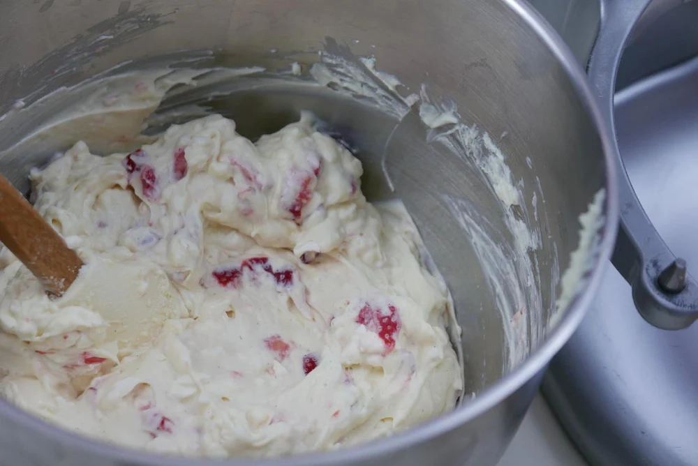 making-eton-mess-cupcakes-mixing-bowl-rev0-1000x-jpg-643a6db2ecc34535332507.webp